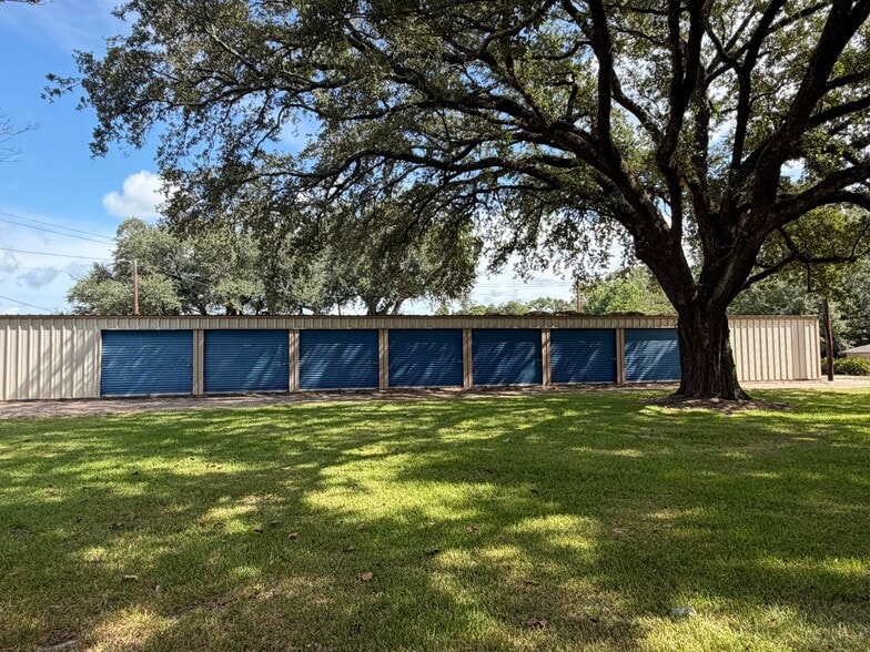 Primary Photo Of 1902 N Pine St, Deridder Self Storage For Sale