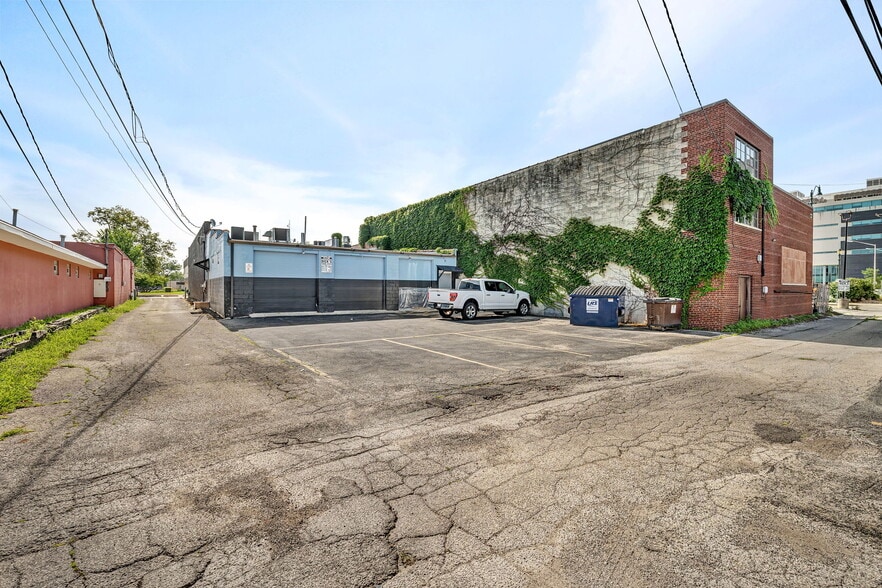 More Photos Of 307 N Chicago St, Joliet Storefront For Lease