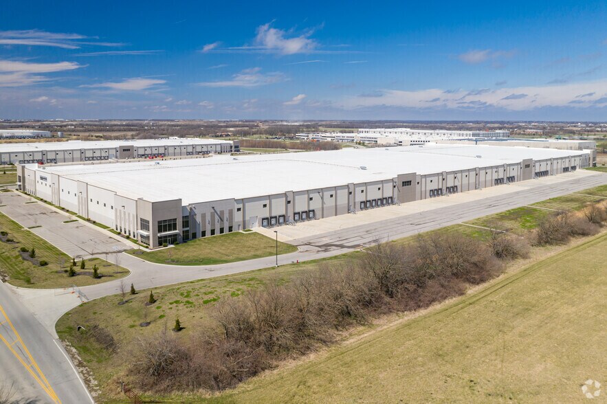 More Photos Of 16575 S Theden St, Olathe Distribution For Lease