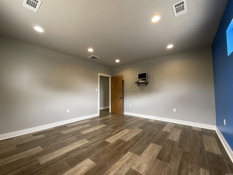 More Photos Of 1009 S Redmond Rd, Jacksonville Medical For Sale