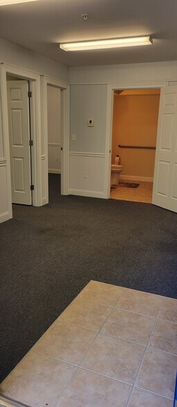 More Photos Of 3 Patriot Dr, Dover Office For Sale