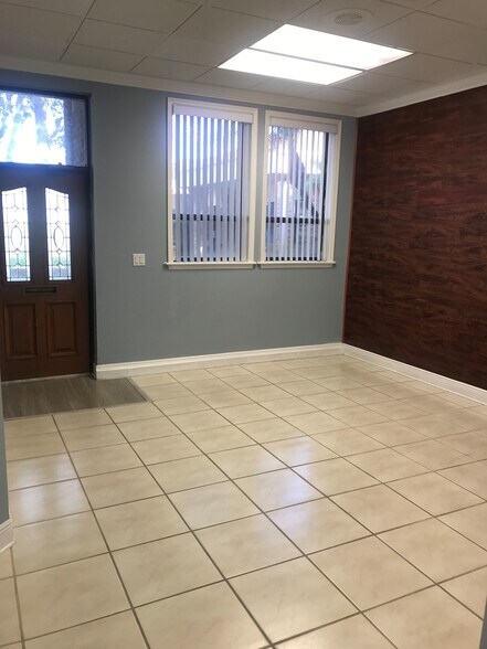 More Photos Of 31111-31125 US Highway 19 N, Palm Harbor Office For Lease