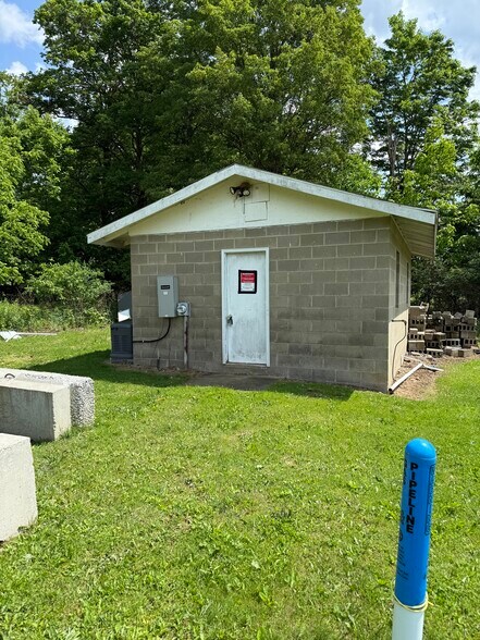 Primary Photo Of 106 Titan Ln, Franklin Manufactured Housing Mobile Home Park For Sale