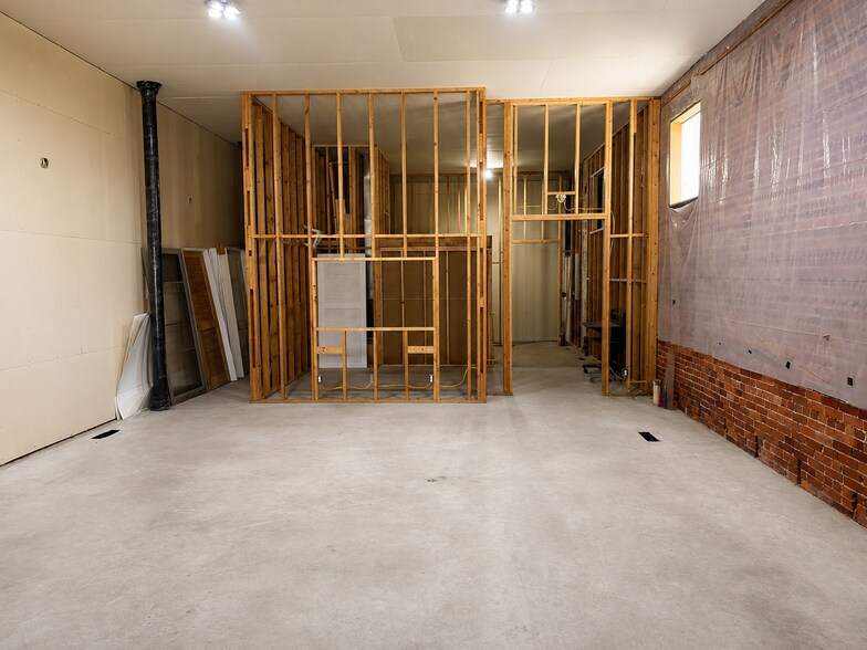 More Photos Of 6943 Monroe, Stockwell Convenience Store For Sale