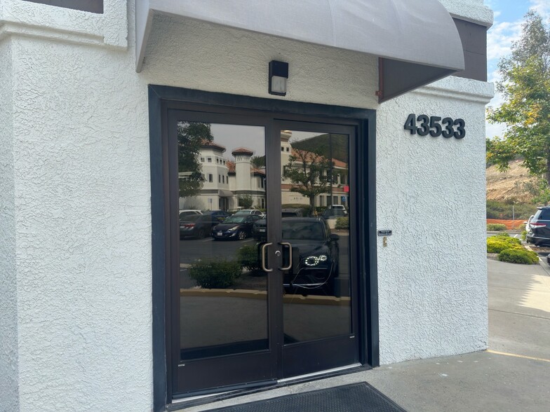 More Photos Of 43533 Ridge Park Dr, Temecula Loft Creative Space For Lease