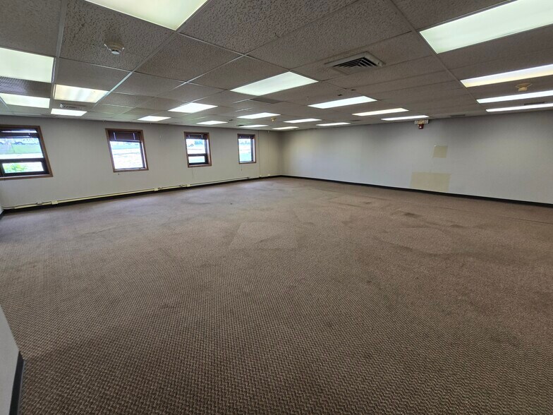 More Photos Of 1600 E Benson Rd, Sioux Falls Office For Sale