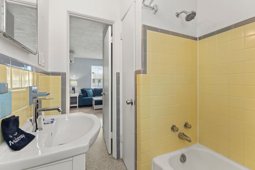 More Photos Of 1708 S Atlantic Ave, New Smyrna Beach Hotel For Sale