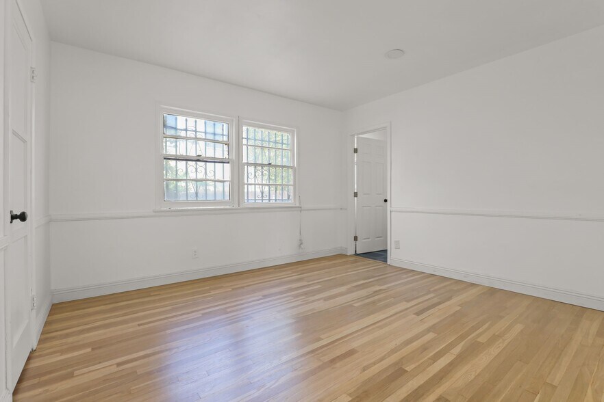 More Photos Of 4409 Victoria Park Dr, Los Angeles Apartments For Sale