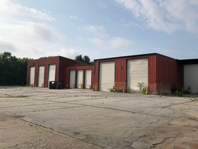 More Photos Of 18 Water Works Dr, Hooksett Warehouse For Lease