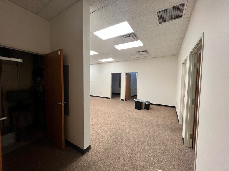 More Photos Of 6677 W Thunderbird Rd, Glendale Medical For Sale