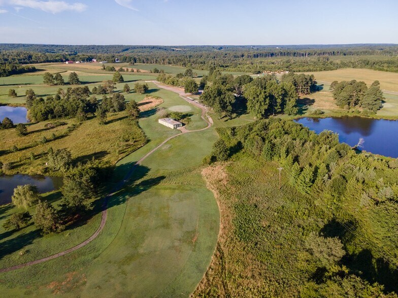 More Photos Of 36 Wedgewood Dr, Farmville Golf Course Driving Range For Sale