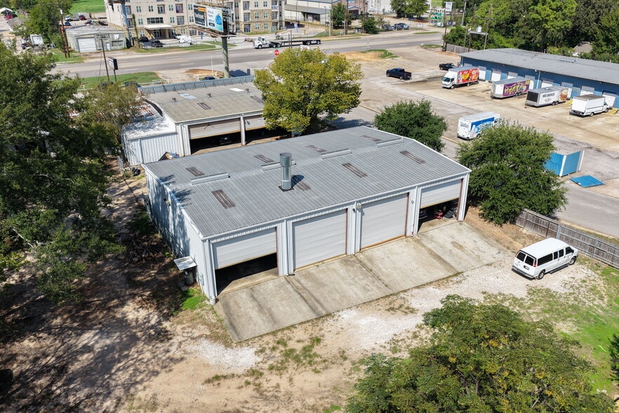 More Photos Of 2214 N Frazier St, Conroe Auto Repair For Sale