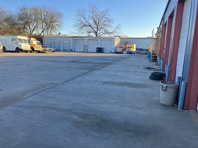 More Photos Of 5225 Cesar Chavez St E, Austin Industrial For Sale