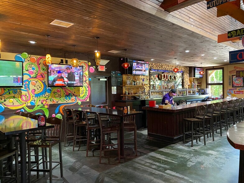 More Photos Of 5100 Lee Hwy, Bristol Restaurant For Sale
