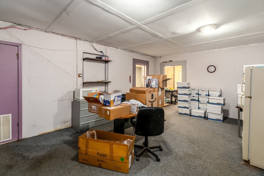 More Photos Of 828 E Main St, Carbondale General Retail For Sale