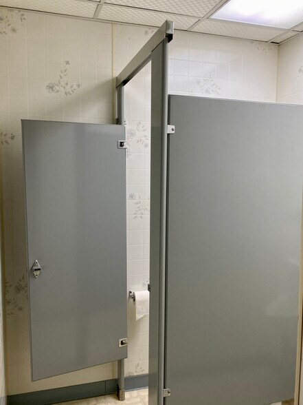 More Photos Of 212 N College Ave, Clarksville Religious Facility For Sale