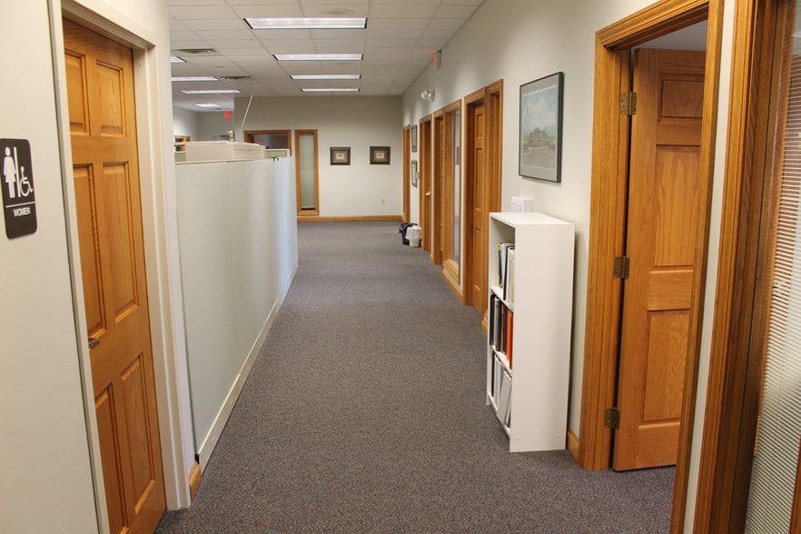 More Photos Of 2848 Memorial Dr, Two Rivers Medical For Lease