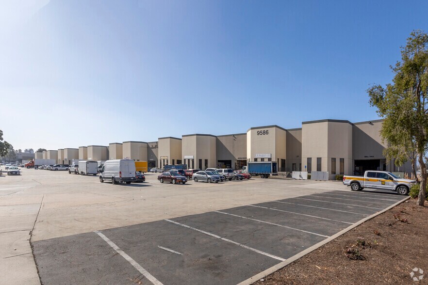 More Photos Of 9586 Distribution Ave, San Diego Warehouse For Lease