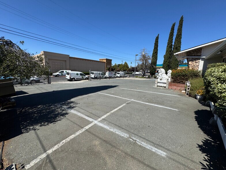 More Photos Of 2820 Broadmoor Ave, Concord Office For Sale