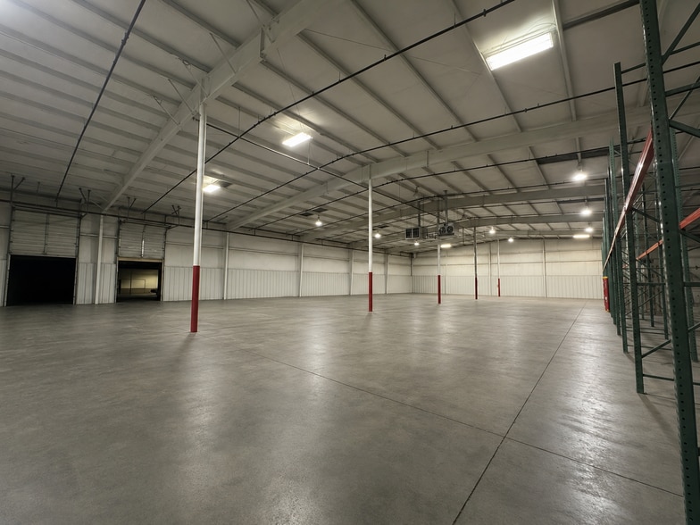 More Photos Of 3123 Cedar Park, Greensboro Warehouse For Lease