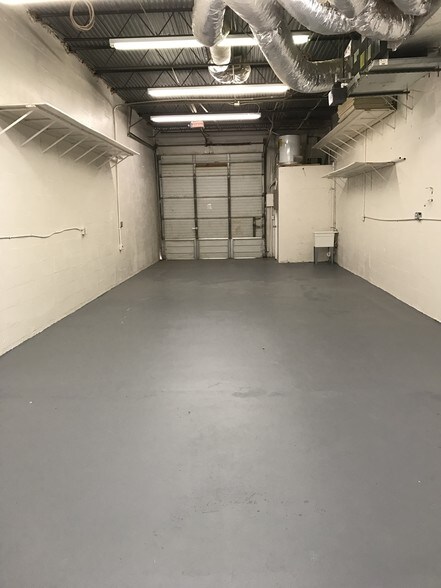 More Photos Of 4700-4736 NE 12th Ave, Oakland Park Unknown For Lease