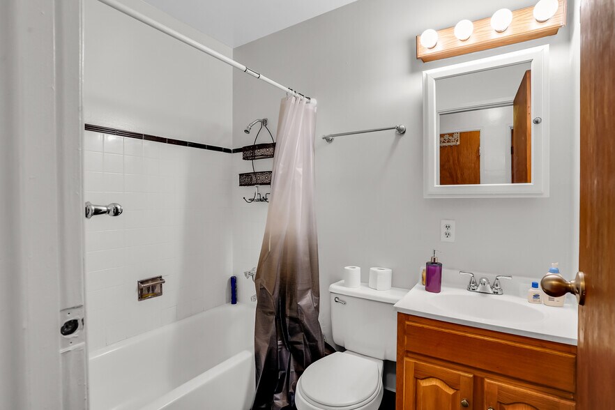 More Photos Of 5314 Bayview Ave, Richmond Apartments For Sale