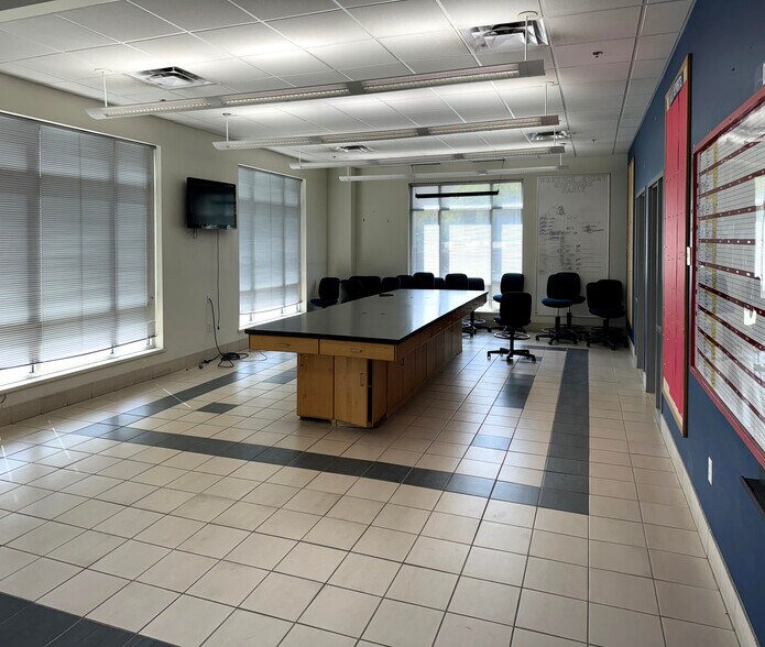 More Photos Of 3761 E Tennessee St, Tucson Warehouse For Lease