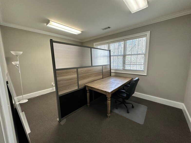 More Photos Of 327 Dahlonega Rd, Cumming Medical For Lease