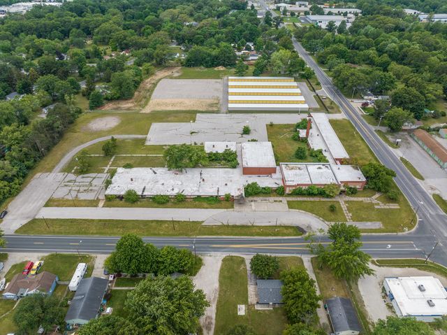 More Photos Of 2389 E Laketon Ave, Muskegon Flex For Sale