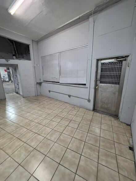 More Photos Of 286-294 Hamilton Ave, Brooklyn Warehouse For Lease