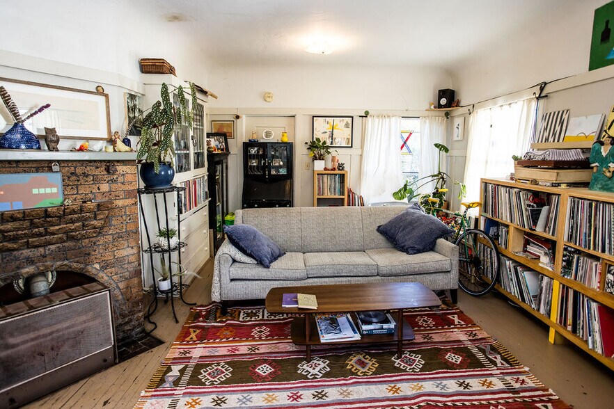 More Photos Of 219 John St, Oakland Apartments For Sale