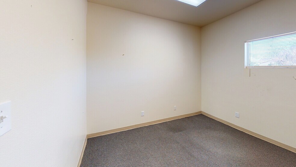 More Photos Of 2451-2461 Robinson Rd, Grand Prairie Medical For Sale