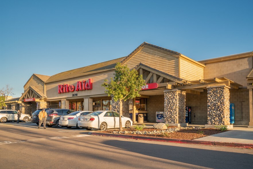 More Photos Of 1660 Main St, Ramona General Retail For Lease