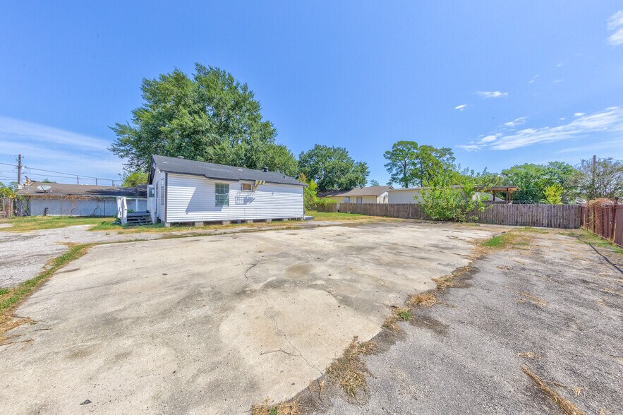 More Photos Of 8002-8004 Homestead, Houston Freestanding For Sale