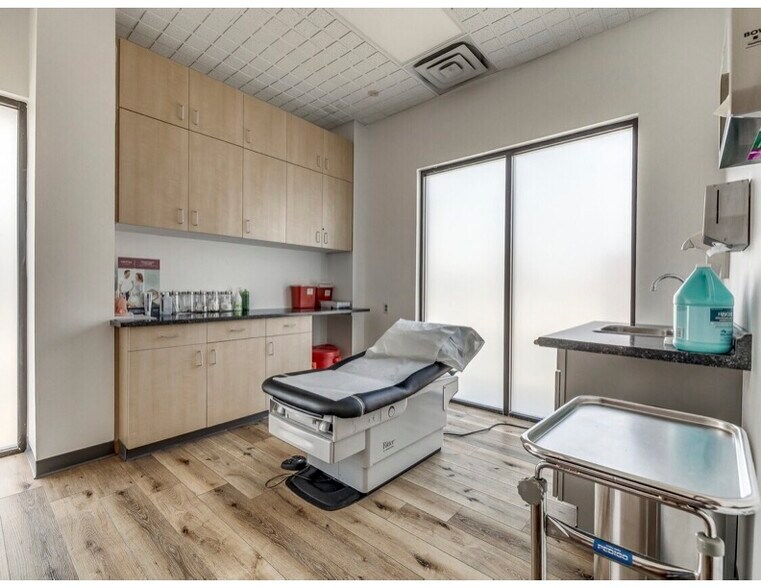 More Photos Of 13509 N Meridian Ave, Oklahoma City Medical For Lease