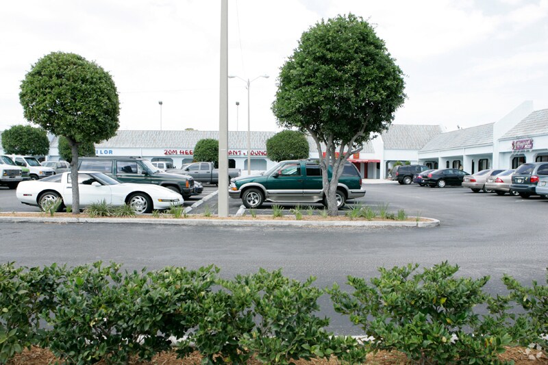 More Photos Of 9011 Park Blvd, Seminole Unknown For Lease