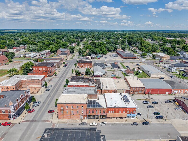 More Photos Of 6 S Division St, Du Quoin General Retail For Sale