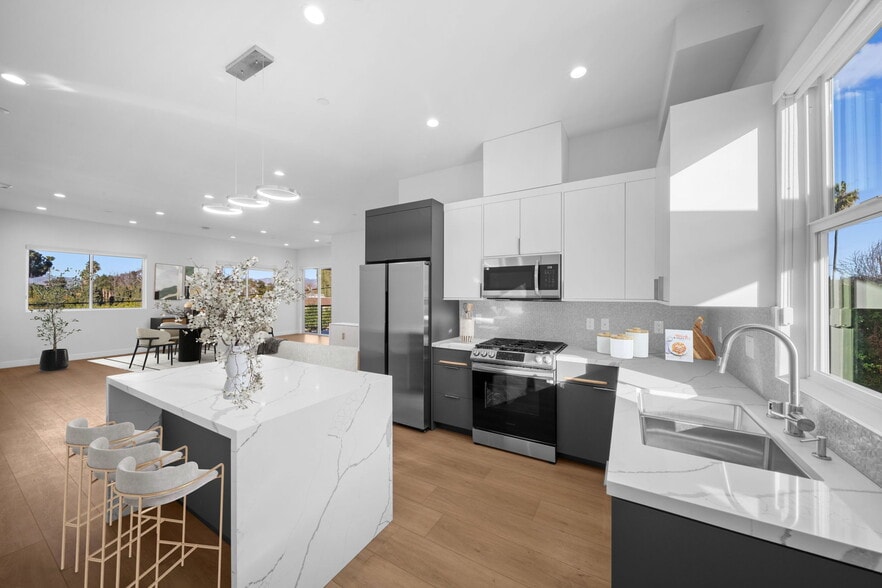 More Photos Of 13846 Moorpark St, Sherman Oaks Apartments For Sale