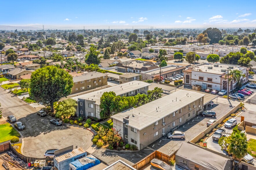 More Photos Of 625-627 S Wabash Ave, Glendora Apartments For Sale