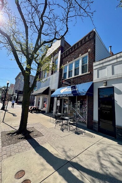 More Photos Of 203 W Grand River Ave, Howell Storefront Retail Office For Sale