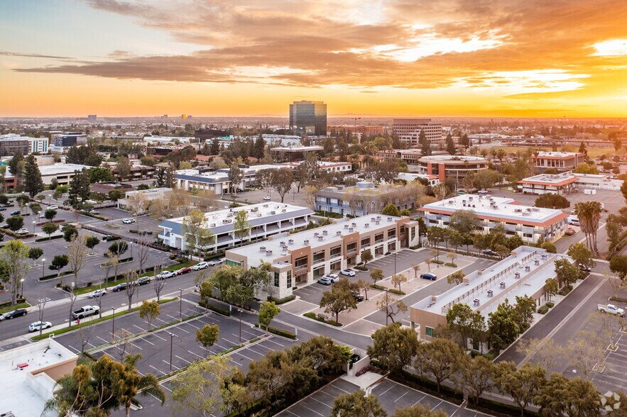 More Photos Of 603 N Parkcenter Dr, Santa Ana Unknown For Lease