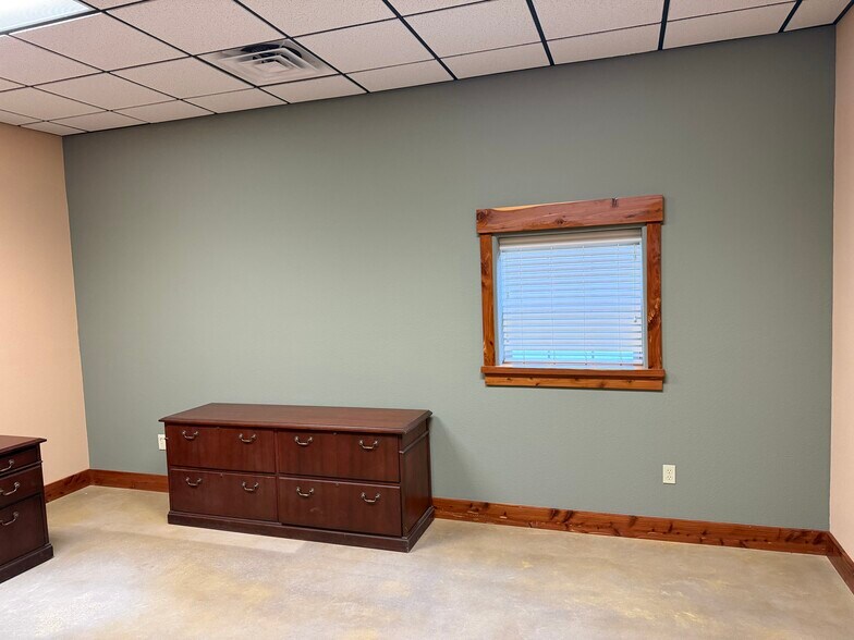 More Photos Of 1274 Blake Rd, Conroe Office For Lease