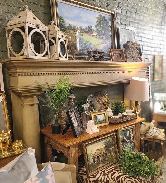 More Photos Of 208 W Alamo St, Brenham Storefront For Lease
