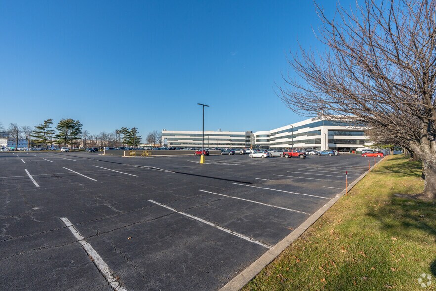 More Photos Of 1400 Old Country Rd, Westbury Office For Lease