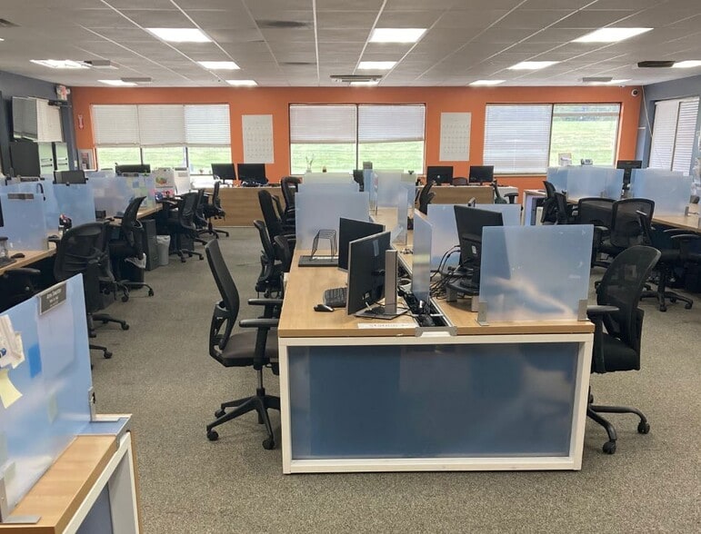 More Photos Of 1400 Commerce Center Dr, Franklin Flex For Sale