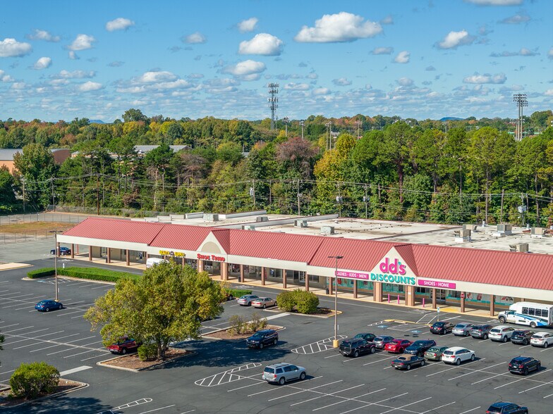 More Photos Of 2901-3053 Freedom Dr, Charlotte Unknown For Lease