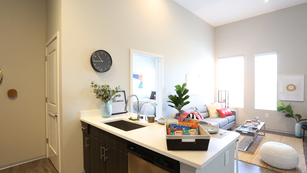 More Photos Of 1400 N High St, Columbus Apartments For Lease