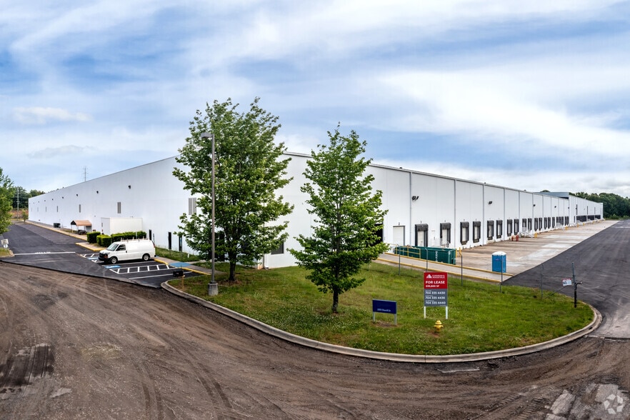 Primary Photo Of 2203 Sherrill Dr, Statesville Distribution For Lease