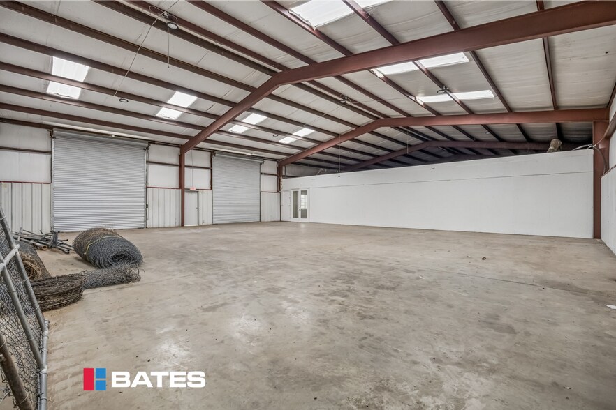 More Photos Of 5200 N I-45 Hwy, Ennis Unknown For Lease