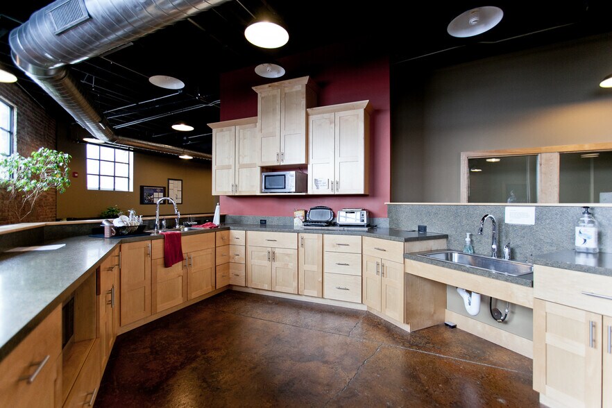 More Photos Of 3117 1st Ave SE, Cedar Rapids Loft Creative Space For Sale